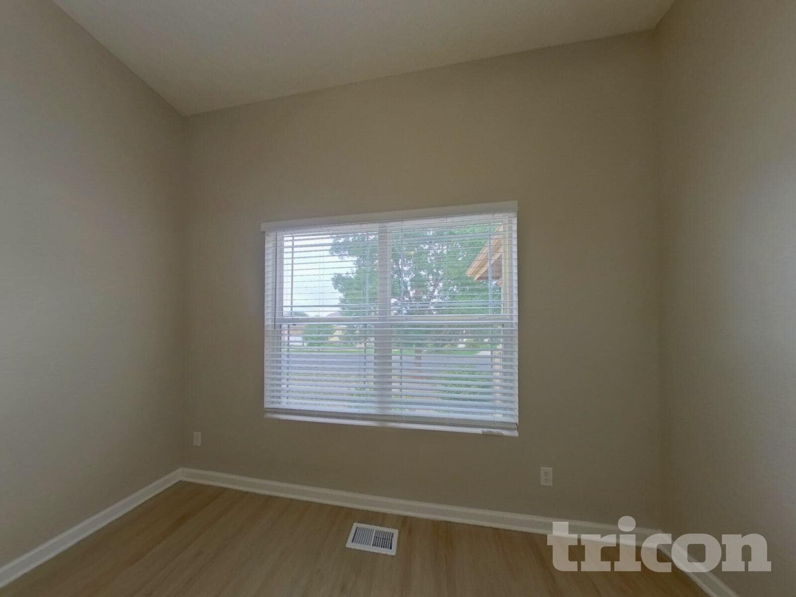 Building Photo - 4200 Laurel Dr