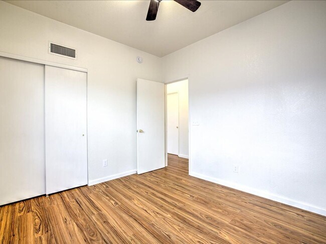 Building Photo - 3 Bedroom 2 Bathroom