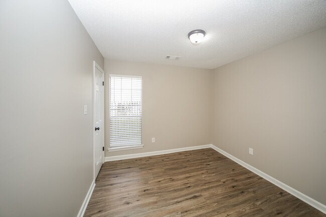 Building Photo - 5411 Corner Oak Dr