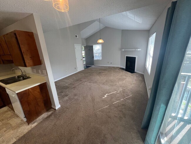 Building Photo - Serene 2-Bed Oasis in North Charleston – Lush Surroundings & Modern Comforts