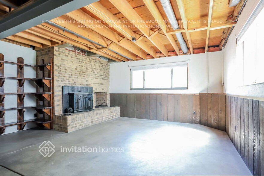 Building Photo - 16932 E Bates Ave