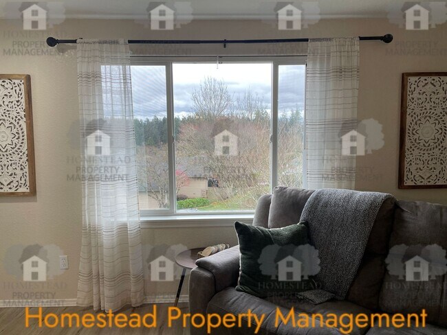 Building Photo - South Salem home with a view!