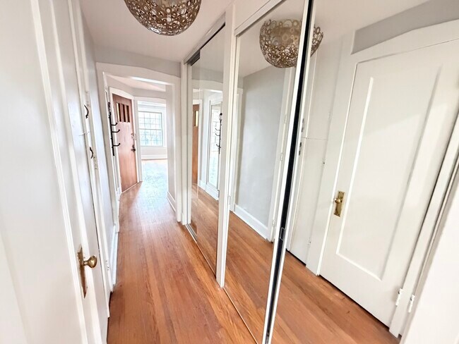 Building Photo - 5674 N Ridge Ave