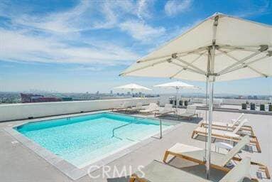 Building Photo - 838 N Doheny Dr