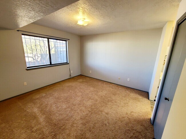 Building Photo - Coming August 11th, 2026! 2 bed 2 bath townhome! Must See!!