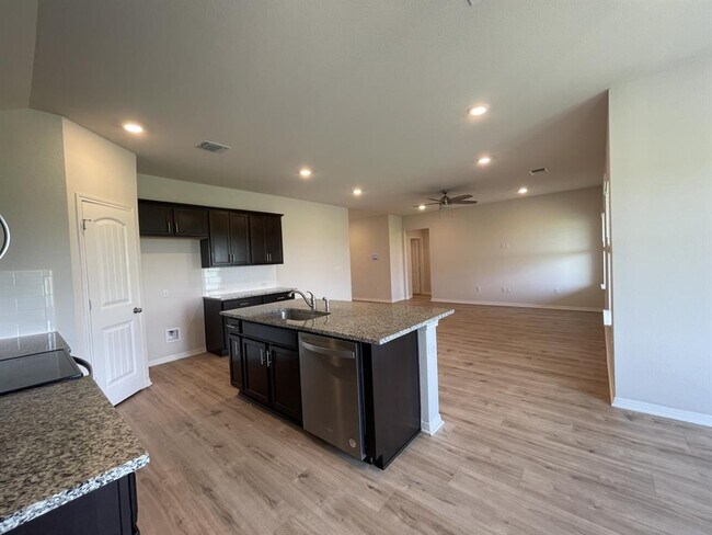 Building Photo - 101 Loon Dr