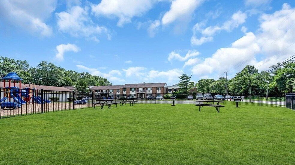 Building Photo - 325 Cricket Ln