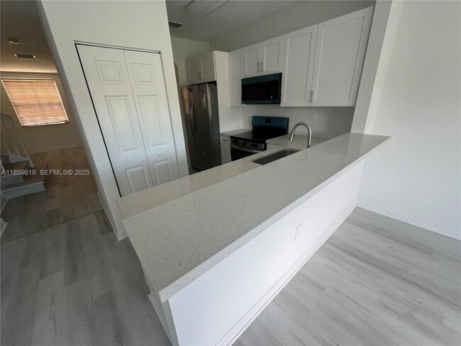 Building Photo - 1655 NE 33rd Rd