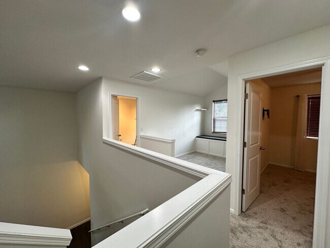 Building Photo - Silver Lake Area Rental