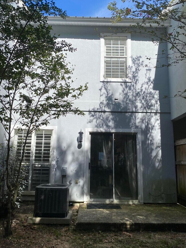 Building Photo - 2723 Bay Club Dr