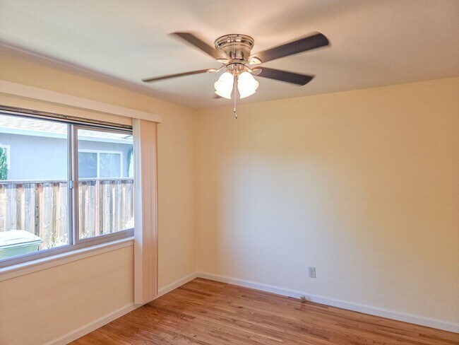 Building Photo - Sunnyvale Duplex Near Apple & Major Tech Campuses