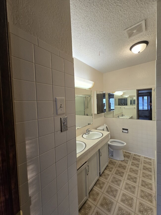 Building Photo - 714 S Fabrique Dr