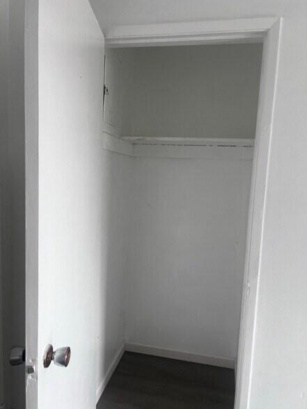 Building Photo - 445 S 2nd St