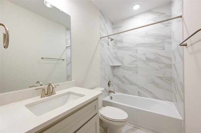 Building Photo - 16032 Mason Run Dr