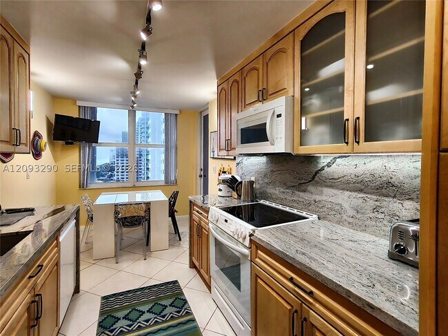 Building Photo - 2751 S Ocean Dr