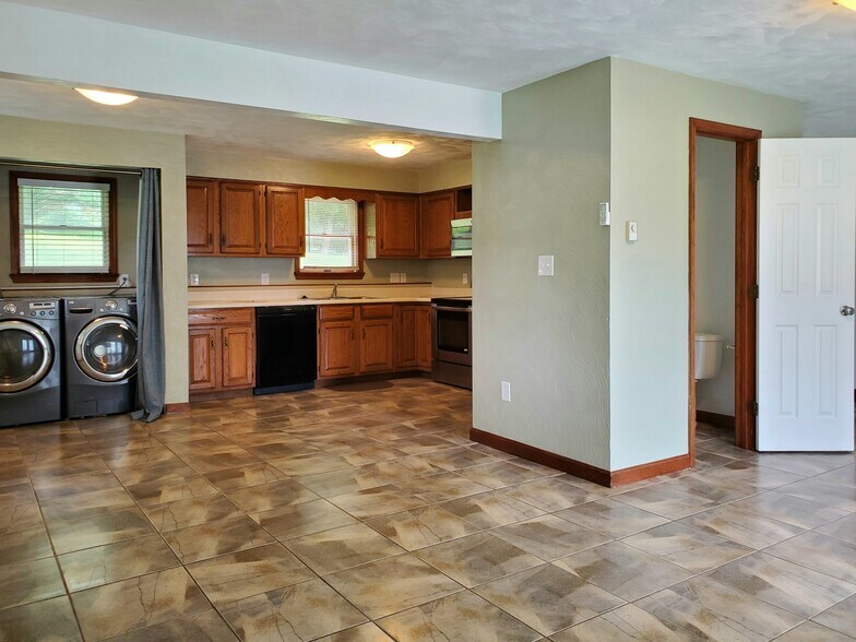 Building Photo - 121 Edith St