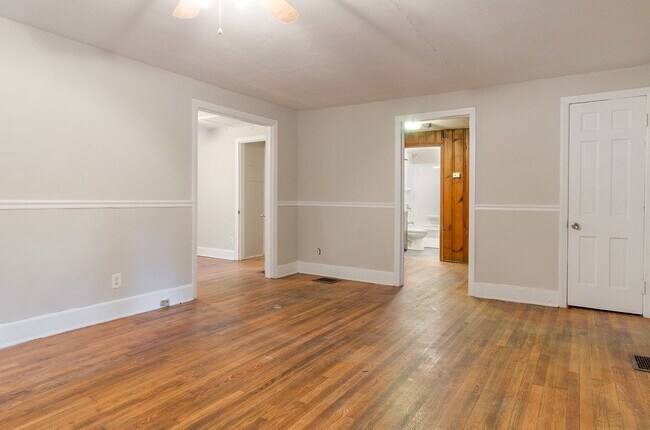 Building Photo - 1233 Cheshire Ave