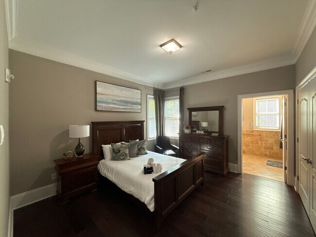 Building Photo - Mint Hill