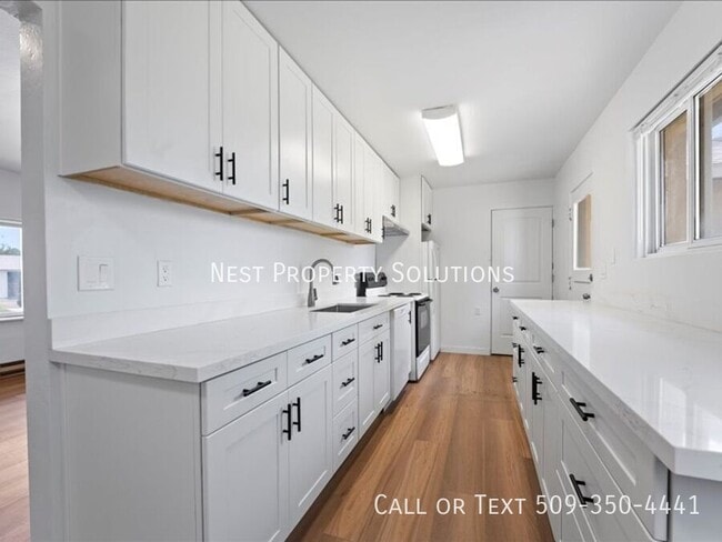 Building Photo - 810 S Fairbanks-