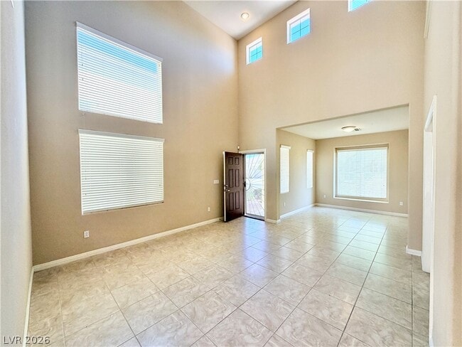 Building Photo - 10360 Blue Ginger Dr