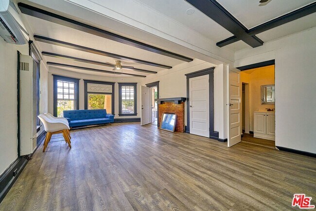 Building Photo - 1347 Valencia St