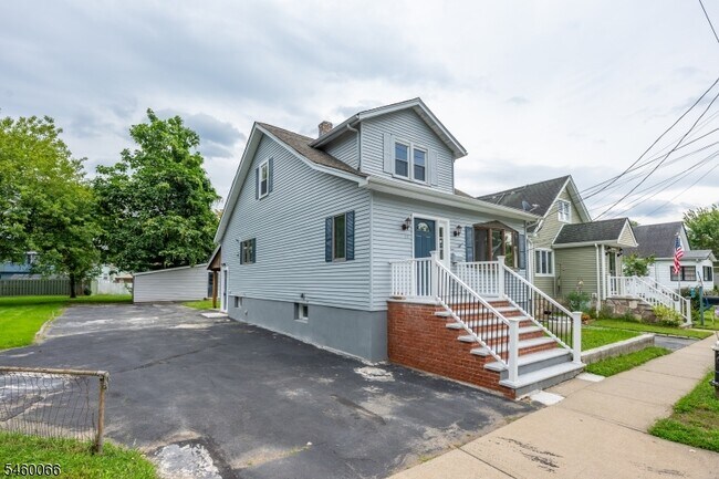 Building Photo - 58 Zeliff Ave