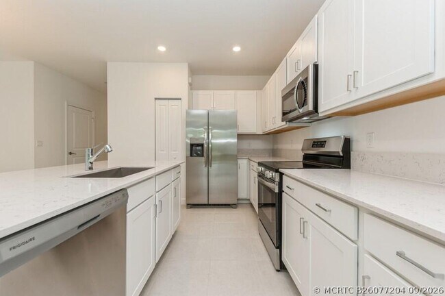 Building Photo - 4547 Hollister Ave