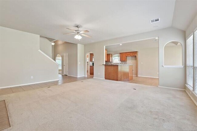 Building Photo - Large family home with plenty of space! This home has 4 bedrooms (or 3 with office), large family...