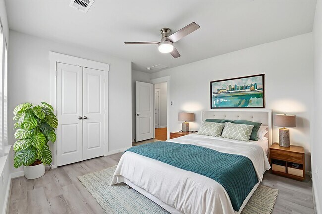 Building Photo - 12411 Southern Trail Ct