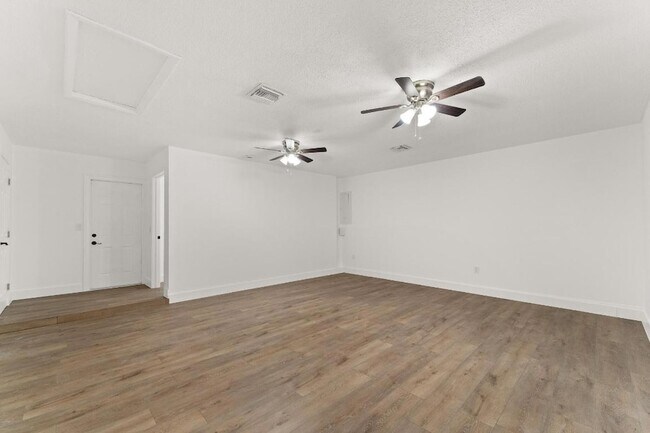 Building Photo - 1575 SW Fresno Rd