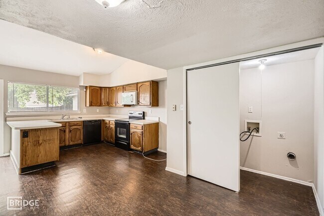 Building Photo - 8314 Kensington Dr