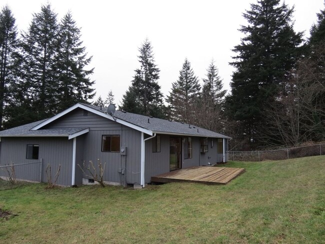 Building Photo - Spacious 2 bedroom 2.5 bath Rambler home i...