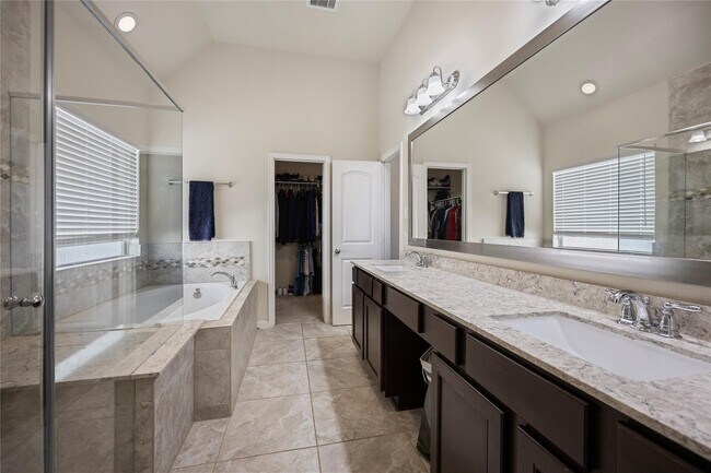 Building Photo - 1506 Brayson Oaks Pl