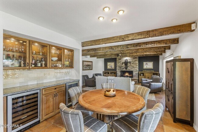 Building Photo - 7620 E Vía Del Placito