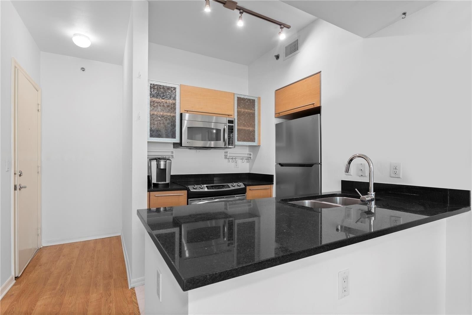 Building Photo - 950 Brickell Bay Dr