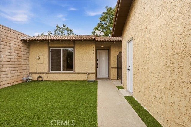 Building Photo - 725 Palomares Ave