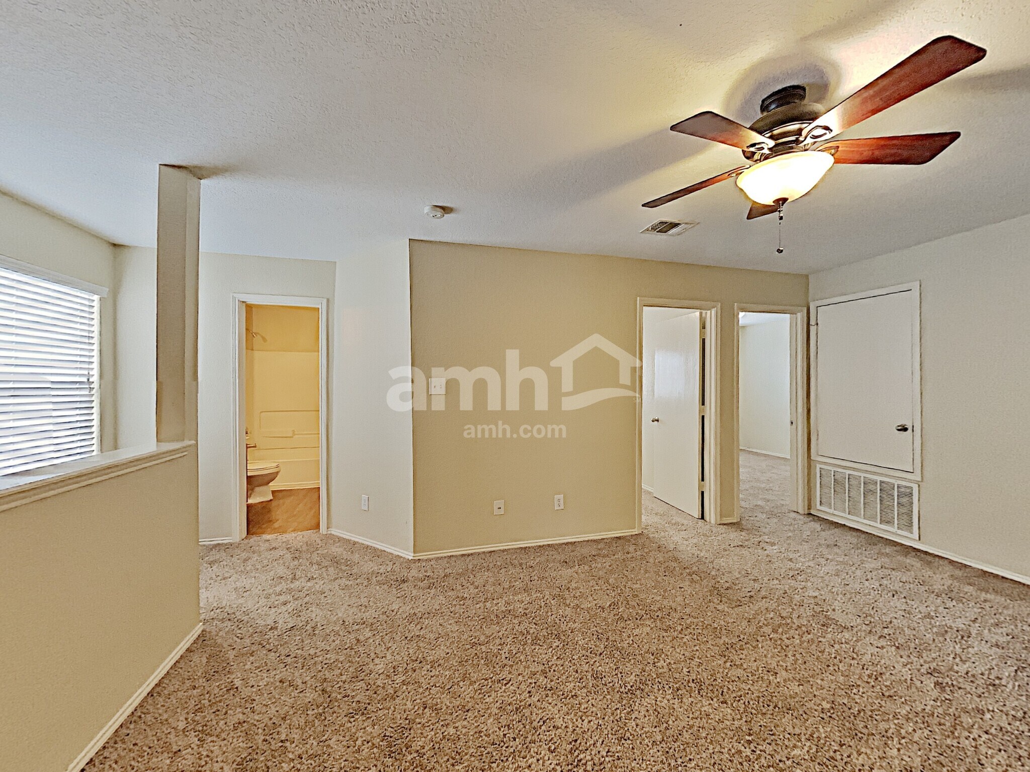 Building Photo - 9306 Pacific Maple