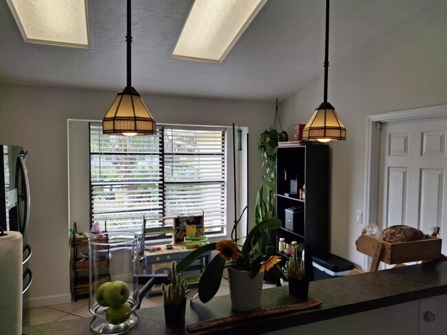 Building Photo - 385 Toledo St