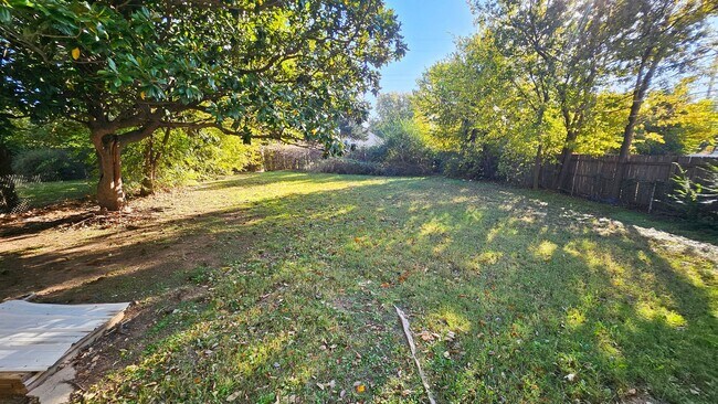 Building Photo - Warr Acres- 3 Bed/1 Bath