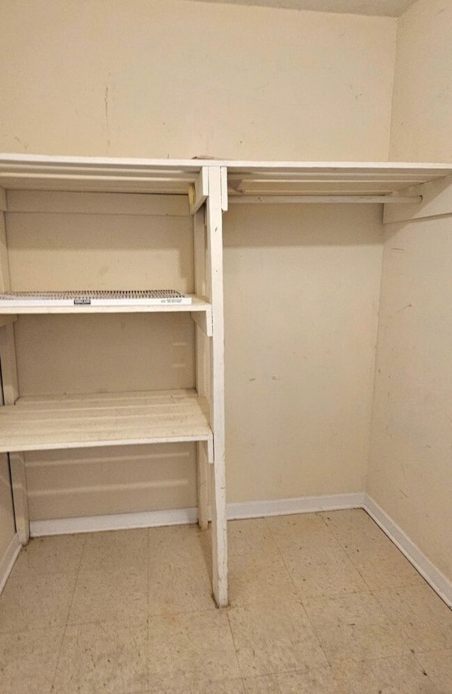 Building Photo - Serene 2BR Living in Seagate Near Market Common