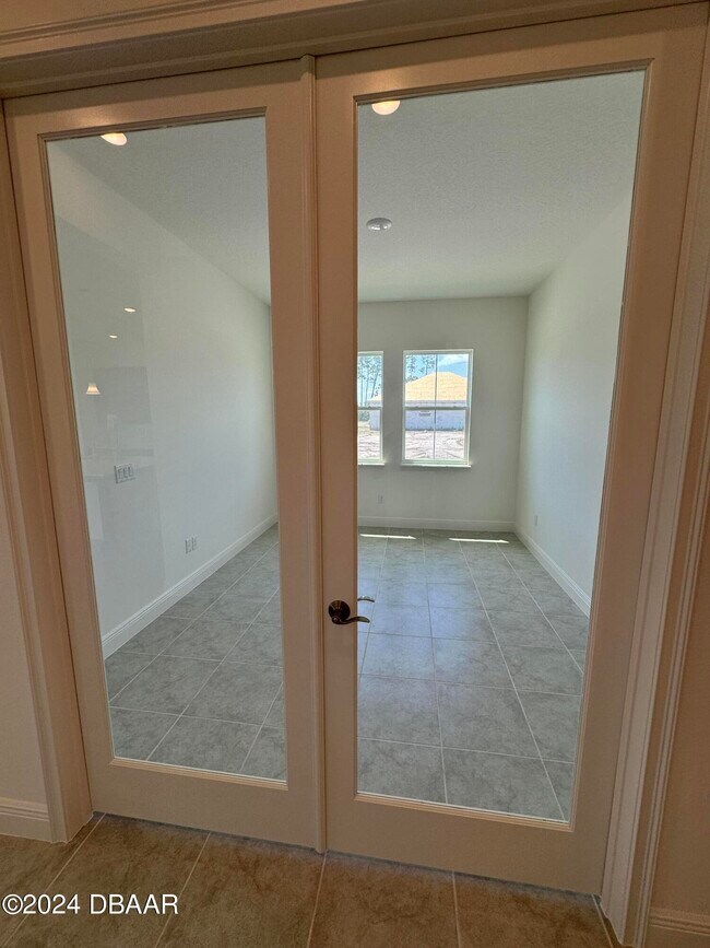 Building Photo - 2005 Divot Dr