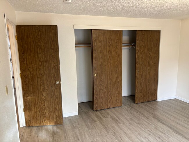 Building Photo - 717-719 SE Centennial St