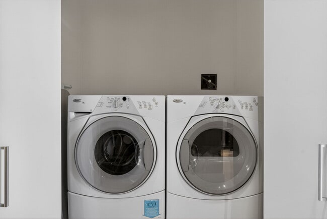 Building Photo - 1001 NW Lovejoy St