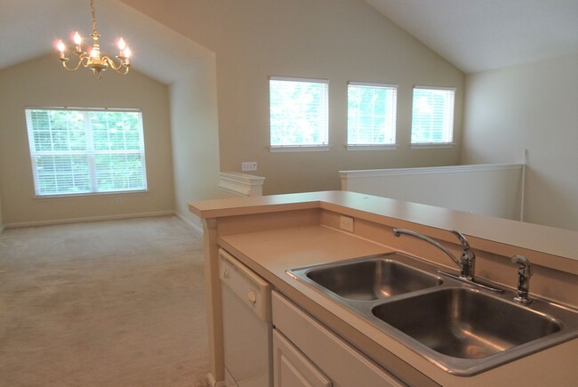 Building Photo - 2 Bedroom 2 bath rental in Bristol Commons...