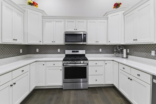 Building Photo - 3003 E Stillwater Landing