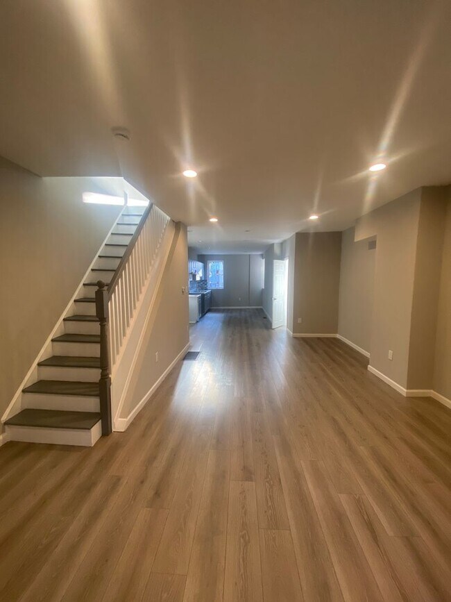 Building Photo - Remodeled Home - Oak Lane