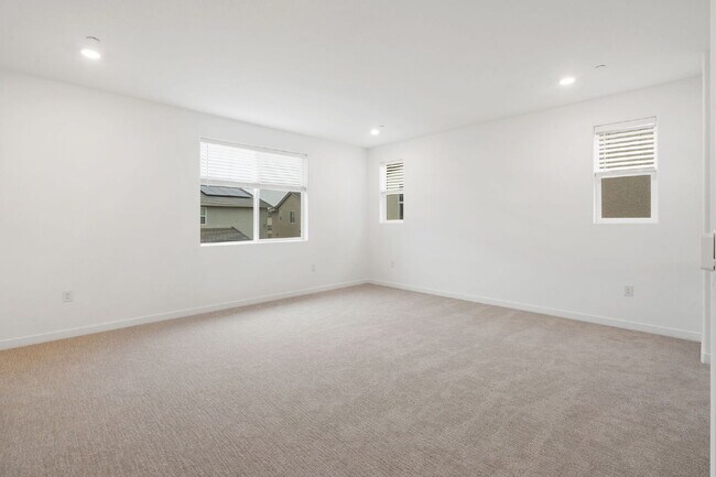 Building Photo - BRAND NEW BUILD 3000SQFT HOUSE FOR RENT