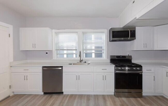 Building Photo - 287 Medford St