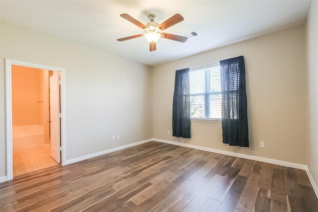 Building Photo - 5114 Harbor Palm Dr