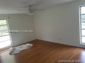 Building Photo - 415 N Laurel Dr